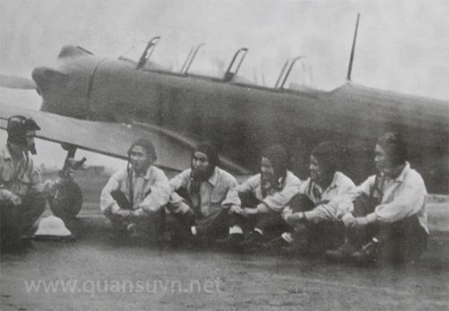 Đại đội 6 học viên phi công sơ cấp do đồng chí Nguyễn Văn Ba phụ trách đã được tặng danh hiệu "Đơn vị Ba nhất".