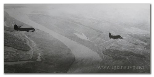 Mùa thu năm 1960, theo yêu cầu của Cách mạng Lào, không quân nhân dân Việt Nam đã sát cánh cùng không quân Xô Viết vận chuyển cho chiến trường Lào. Qua hai năm xây dựng và trưởng thành, các tổ bay được rèn luyện, trưởng thành nhiều mặt. Nhiều đơn vị, cá nhân được khen thưởng, trong đó có đại đội bay Li-2 là một trong 2 đơn vị trong toàn quân được tặng danh hiệu "Đơn vị Ba nhất".