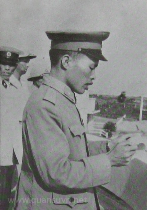 Đồng chí Đặng Tính, Cục trưởng Cục không quân đọc diễn văn trong buổi lễ thành lập đoàn không quân vận tải 919.