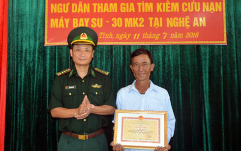 Khen thuong ngu dan cuu song phi cong Su-30MK2