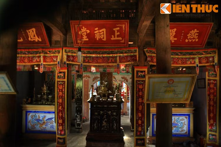 Ngôi nhà cổ này được xây dựng từ cách đây trên dưới 200 năm, là nơi thờ tự Cai đội thủy quân Phạm Hữu Nhật cùng các tiền nhân họ Phạm Văn - dòng họ có vai trò quan trọng trong công cuộc khai phá đảo Lý Sơn và khẳng định chủ quyền Hoàng Sa của Việt Nam.