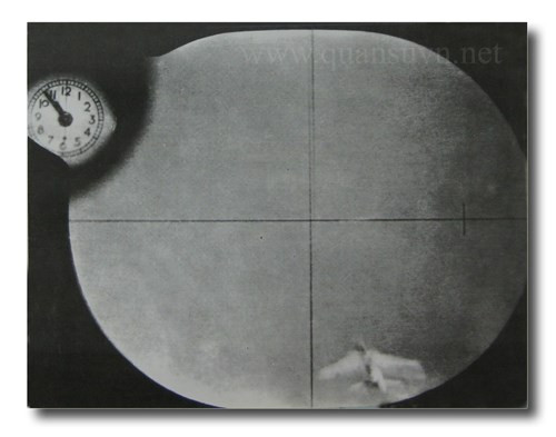 Máy ảnh kiểm tra trên máy bay đã chụp được chiếc F105D bị đồng chí Trần Hanh bắn rơi ngày 4/4/1965.