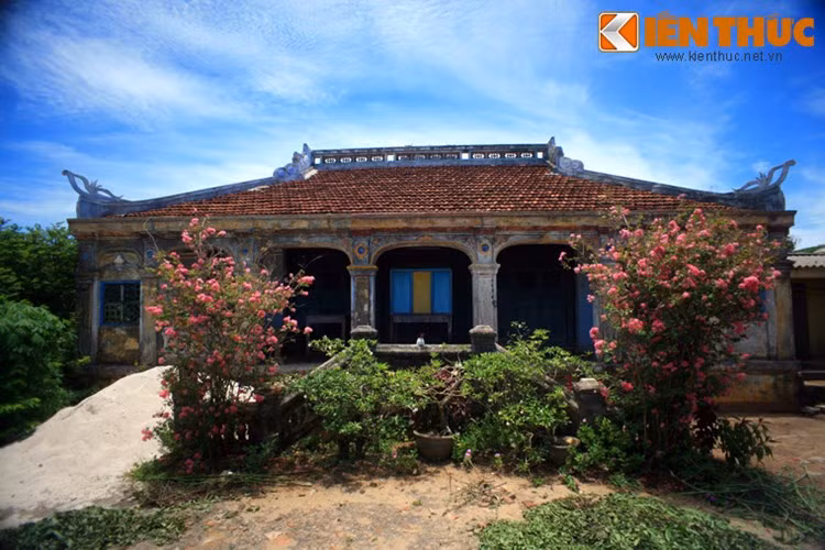 Các ngôi nhà thờ họ trên đảo Lý Sơn cũng mang ý nghĩa sâu sắc về công cuộc bảo vệ biển đảo Tổ quốc. Tiêu biểu trong số đó là nhà thờ họ Phạm Văn ở thôn Đông.