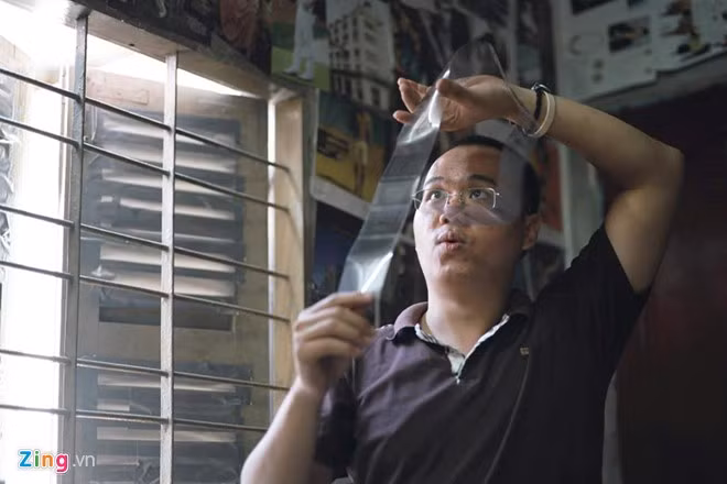 “Máy ảnh film dù có nhiều bất tiện nhưng cảm giác hoài cổ mà nó mang lại thì không máy kỹ thuật số nào làm được”, Bảo Tín, 33 tuổi, một người đam mê nhiếp ảnh phim sống ở TP HCM nói với Zing.vn.