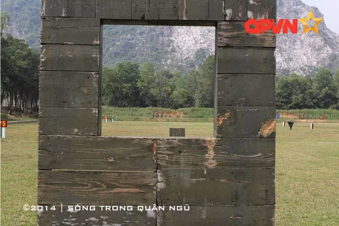 Cửa sổ tì bắn.