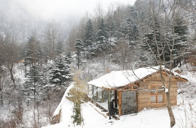 Bố mẹ đẻ của ông Liu cũng bày tỏ sự tức giận và thất vọng với con trai nên đã từ mặt và không còn lên núi thăm ông. Sau 5 năm, cựu triệu phú vẫn đang hạnh phúc với cuộc sống từ bỏ vật chất.