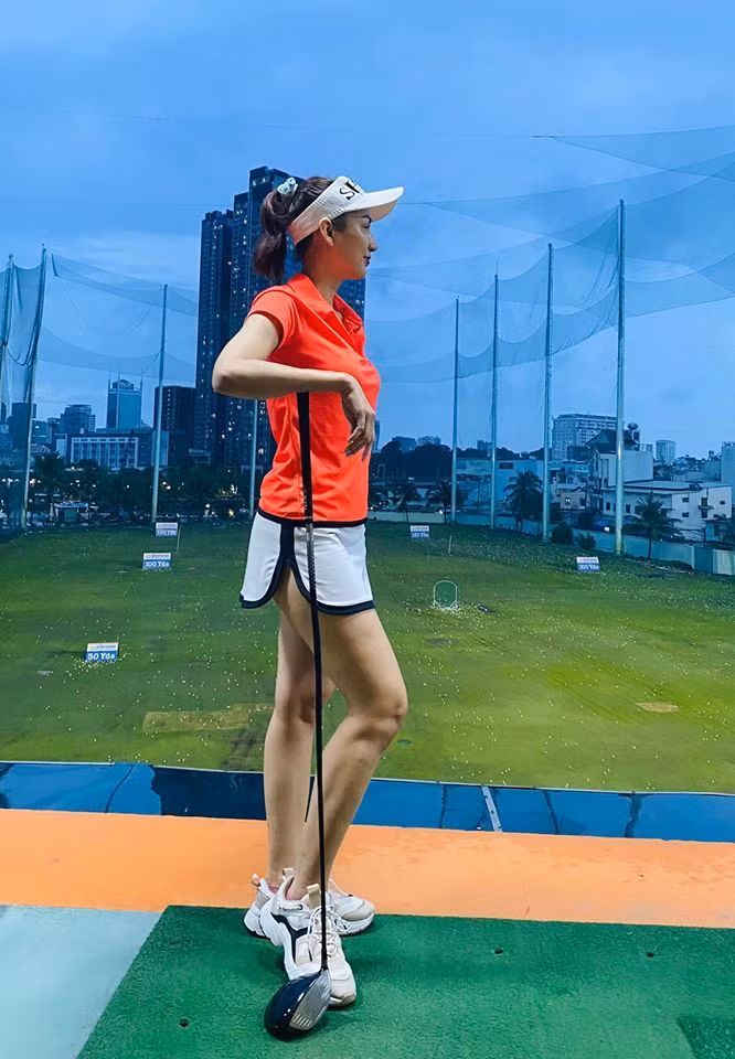 Thoi trang choi golf cua my nhan Viet co gi dac biet, khac la?-Hinh-7