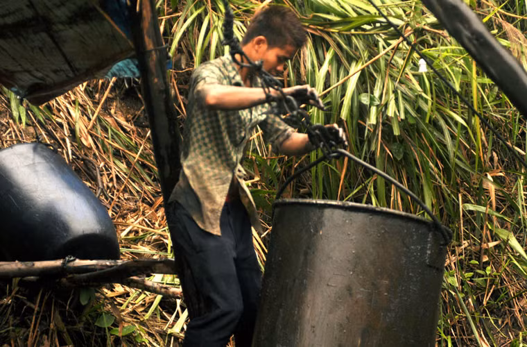 Hiện tại, theo quan sát - ghi nhận phần lớn công nhân ở đây làm việc với cường độ cao, công việc nặng nhọc, rất ít sử dụng các đồ bảo hộ lao động thân thể.