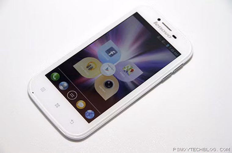 Lenovo A706. Ở tầm giá 3 triệu đồng, chiếc Lenovo A706 có cấu hình khá hấp dẫn: màn hình 4.5 inch độ phân giải 854 x 480 pixel, chip lõi tứ của MediaTek tốc độ 1.2GHz, RAM 1GB, bộ nhớ trong 4GB, khe cắm thẻ nhớ ngoài, camera 5MP, hỗ trợ hai SIM và pin dung lượng 2.000 mAh. Máy được cài sẵn hệ điều hành Android 4.1.