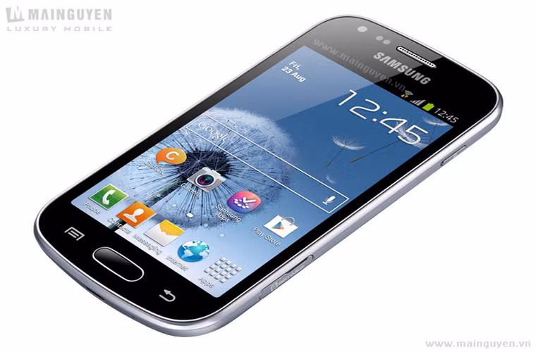 Samsung Galaxy Trend. Ở tầm giá 3 triệu đồng, Samsung hiện có 4 mẫu là Galaxy Trend, Galaxy Fame, Galaxy W và Galaxy Ace 2. Các máy này có các thông số cấu hình gần như tương đương nhau nhưng Galaxy Trend có màn hình 4 inch lớn nhất (các máy còn lại đều có 3.5 – 3.8 inch) với độ phân giải 800 x 480 pixel tương tự Lumia 520. Galaxy Trend sở hữu camera chính 5MP, camera phụ 0.3MP, bộ nhớ trong 4GB, khe cắm thẻ nhớ ngoài và được trang bị chip lõi đơn 1GHz, RAM 768MB cùng với viên pin 1.500 mAh.