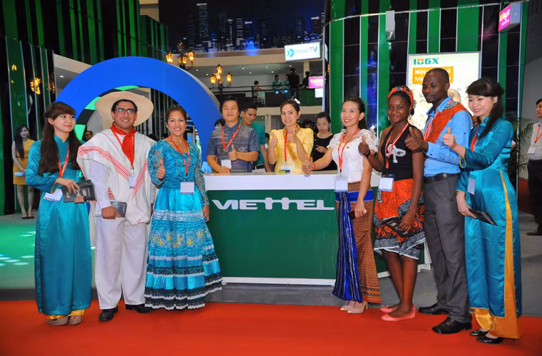 Là một Tập đoàn có phạm vi kinh doanh quốc tế, trong sự kiện này, các nhân viên nước ngoài của Viettel đến từ các thị trường khu vực Châu Á (Lào, Campuchia, Đông Timor) Châu Phi (Mozambique, Cameroon) và Mỹ La-tinh (Peru) tham gia giới thiệu sản phẩm, dịch vụ viễn thông và công nghệ thông tin cho khách tham quan tại khu vực triển lãm.