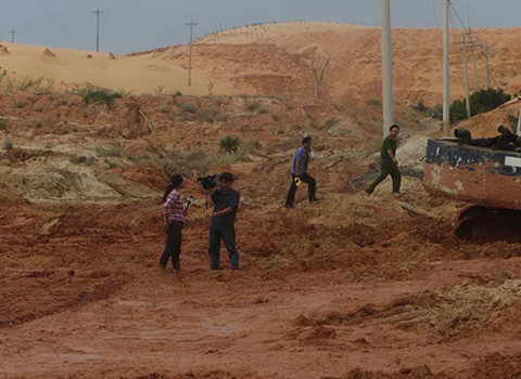 Cơ quan chức năng kiểm tra khuôn viên Công ty CP Đầu tư khoáng sản và Thương mại Bình Thuận.