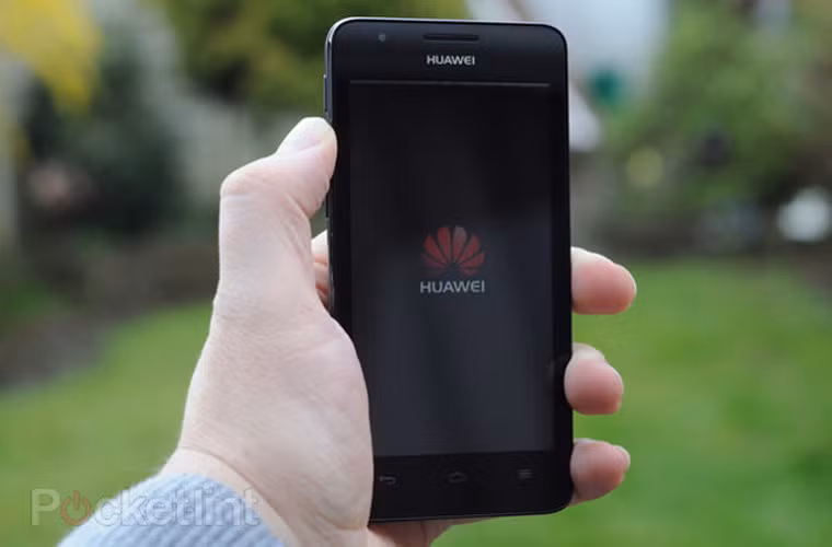 Huawei Ascend G510. Điện thoại này được bán ra thị trường Việt Nam vào tháng 7 với giá 3,49 triệu đồng. Máy có màn hình IPS LCD 4.5 inch độ phân giải 854 x 480 pixel (mật độ điểm ảnh 218 PPI) và được trang bị chip lõi kép 1.2GHz, RAM 512MB, bộ nhớ trong 4GB, khe cắm thẻ nhớ ngoài, camera 5MP và chạy hệ điều hành Android 4.1.
