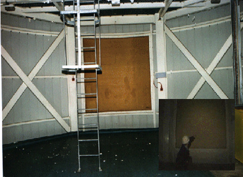 Bức tường được làm bằng chất điện môi (hình chữ nhật). Bức tường được làm bằng chất điện môi (hình chữ nhật).