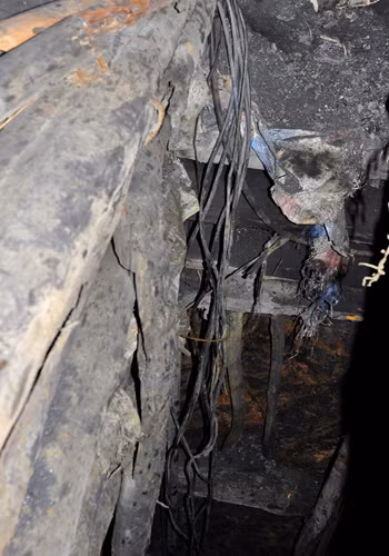 Hiện nay, tại nhiều hầm than công nhân đang làm việc với dòng điện không đủ tiêu chuẩn, đảm bảo sự an toàn cho người lao động.