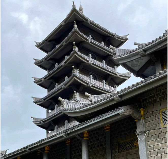 Đây là ngôi chùa theo phái Bắc Tông - Phật giáo Bắc Tông mang tư tưởng canh tân trong hành đạo. Khác với các nhà truyền giáo Nam Tông, các Tỳ kheo Bắc Tông lựa chọn đi về hướng Bắc để truyền giáo). Ảnh: Ngày nay