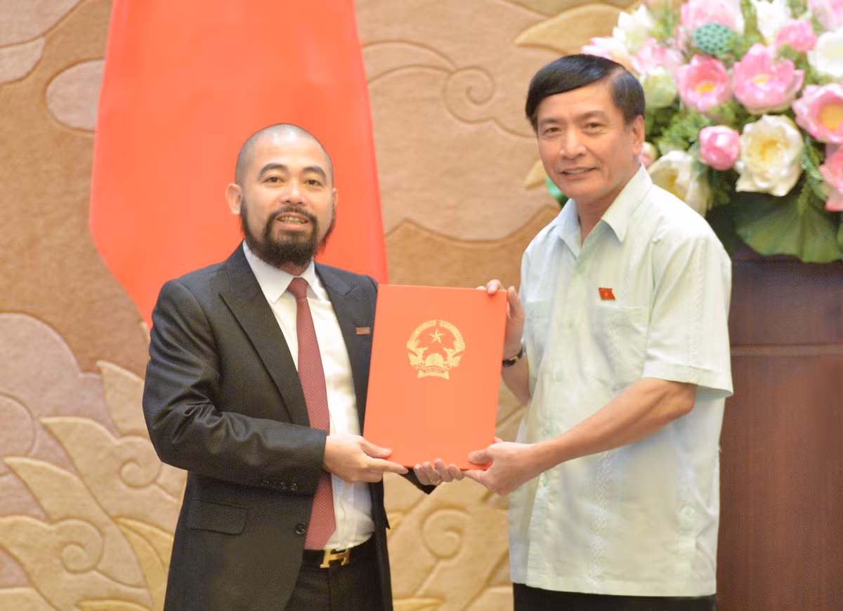 Tong Thu ky Quoc hoi trao quyet dinh bo nhiem can bo-Hinh-5