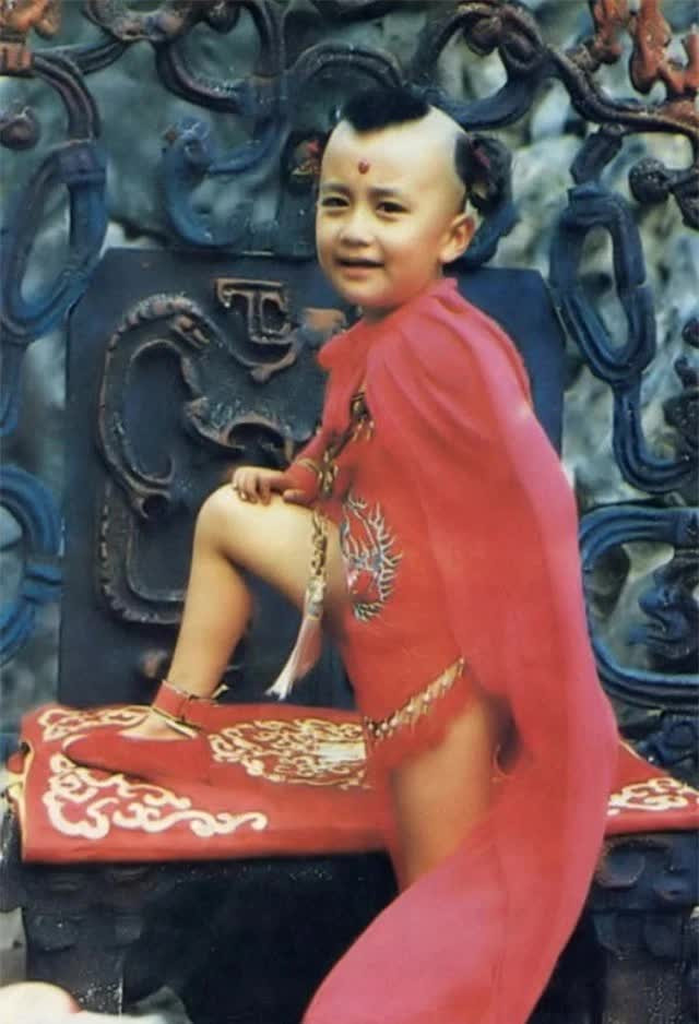 Giật mình tuổi thật của Hồng Hài Nhi Giat minh tuoi that cua Hong Hai Nhi