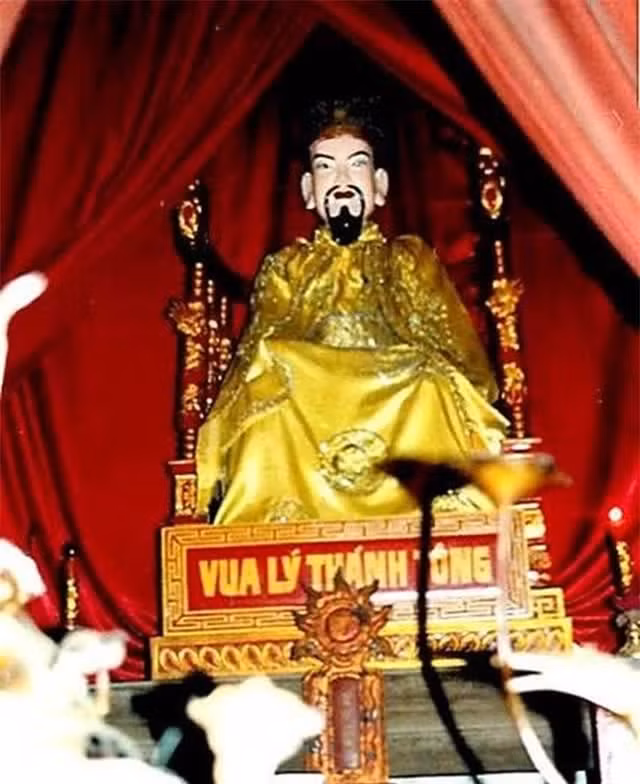 Vi vua nhan tu bac nhat lich su VN, khien phuong Bac kieng ne