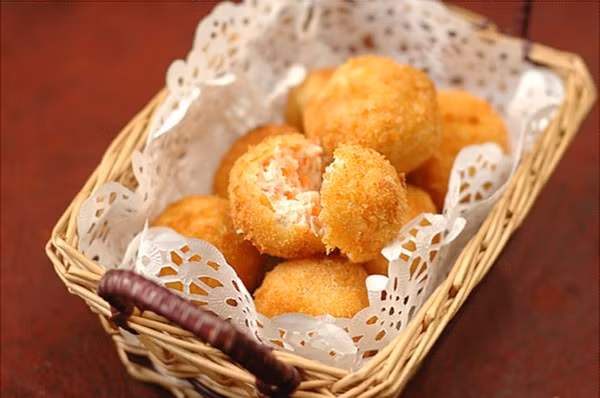 Món gà viên chiên.