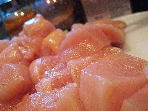 Thịt ức gà tươi.