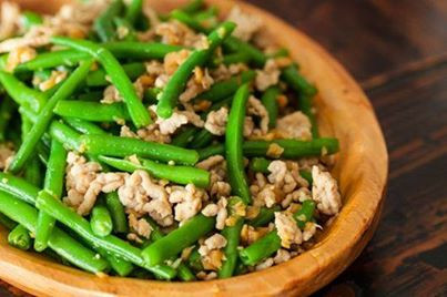 Đậu cove xào thịt gà.