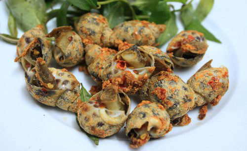 Ốc hương nướng muối ớt có hương vị đậm đà thơm ngon.