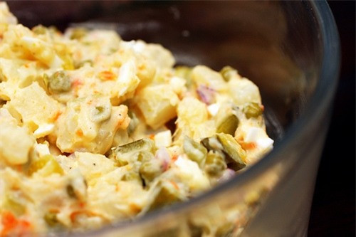 Dưới đây là những hình ảnh tuyệt đẹp ngon mắt của món Salad Olivier nổi tiếng này.