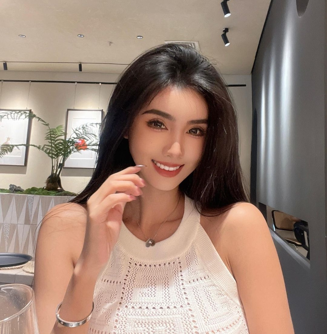 Nữ thần phòng gym Trung Quốc tập bền bỉ từ năm 18 tuổi Nu than phong gym Trung Quoc tap ben bi tu nam 18 tuoi