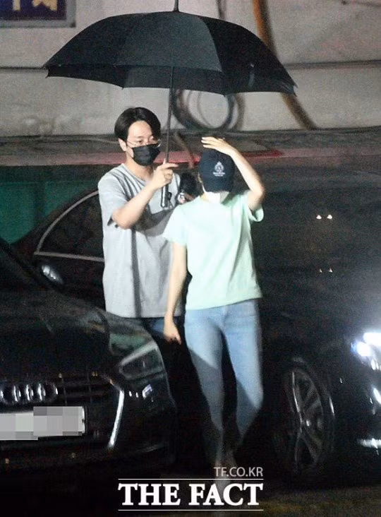 Nu hoang truot bang Kim Yuna ket hon voi ca si kem 5 tuoi