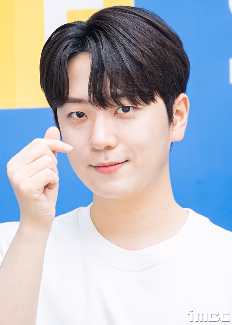 Nu hoang truot bang Kim Yuna ket hon voi ca si kem 5 tuoi-Hinh-4