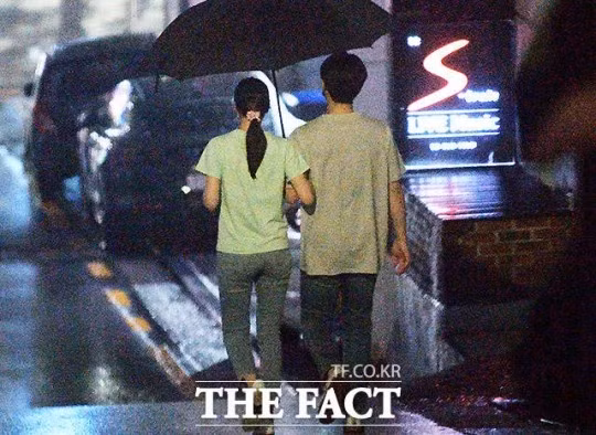 Nu hoang truot bang Kim Yuna ket hon voi ca si kem 5 tuoi-Hinh-2