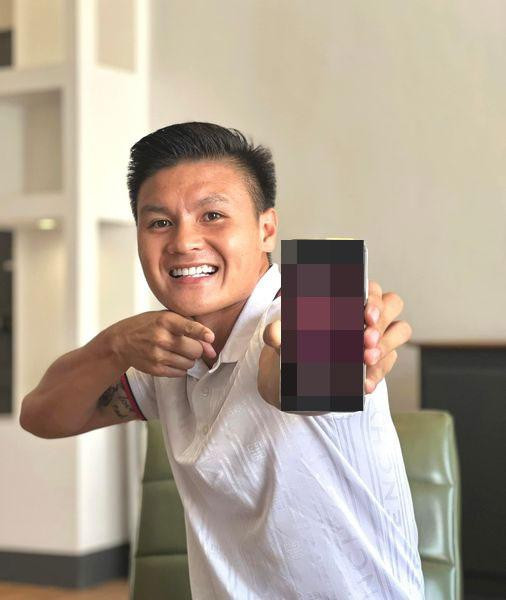 Dien mao moi Quang Hai sau 1 thang sang Phap khien fans lo lang