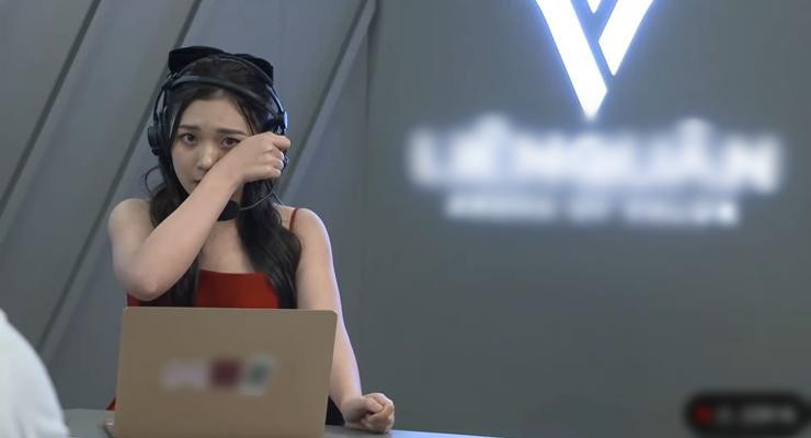 Bất ngờ danh tính nữ MC VTV bật khóc khi dẫn sóng trực tiếp Bat ngo danh tinh nu MC VTV bat khoc khi dan song truc tiep