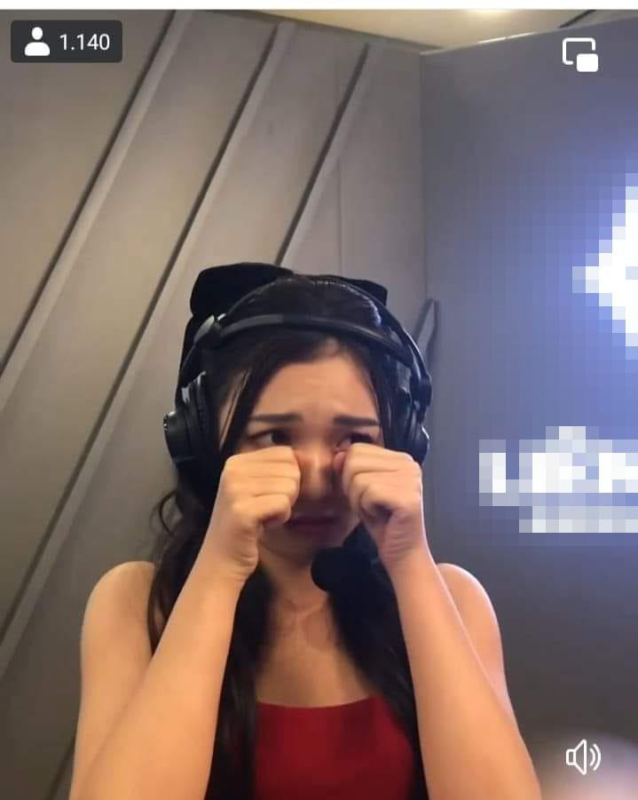 Bất ngờ danh tính nữ MC VTV bật khóc khi dẫn sóng trực tiếp - Hình 2 Bat ngo danh tinh nu MC VTV bat khoc khi dan song truc tiep-Hinh-2