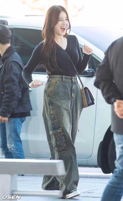 1. Eo tròn, lưng dày. Nhân tướng học cho rằng, vòng eo có thể đại diện cho vận may của một người, và phần lưng thể hiện trách nhiệm của người đó. Nếu chị em nào sở hữu vòng eo tròn, lưng dày thì sẽ là biểu tượng phú quý. Ảnh: Công lý &amp; xã hội