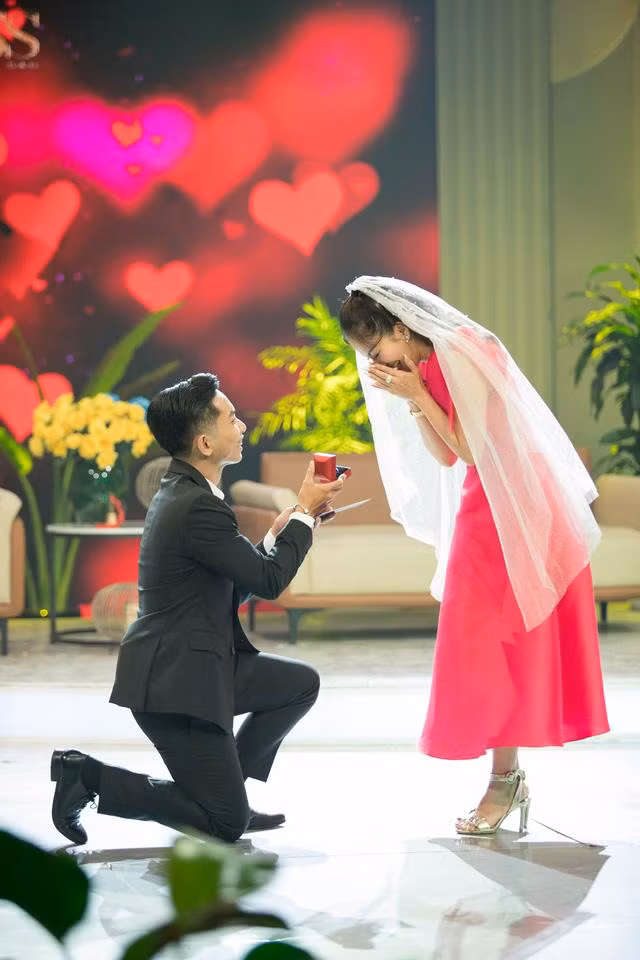 Khanh Thi bat khoc khi duoc Phan Hien cau hon-Hinh-2