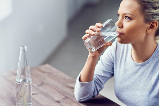 Nguyên tắc khi uống nước bạn không được quên Nguyen tac khi uong nuoc ban khong duoc quen