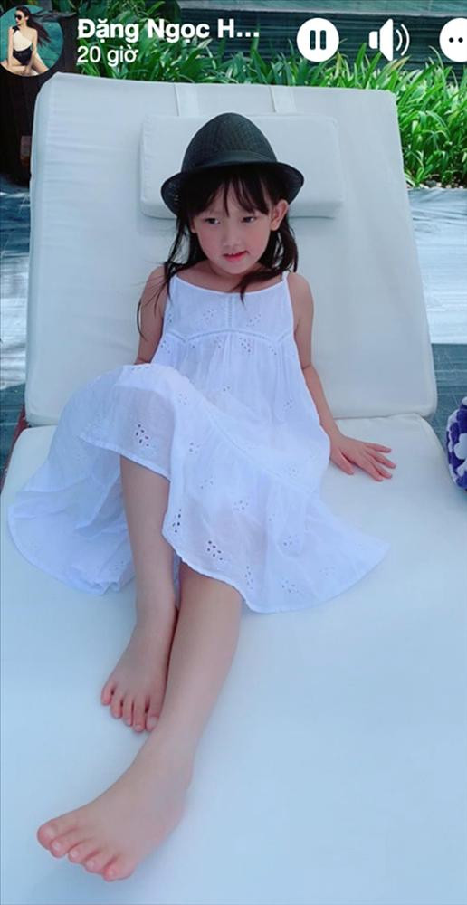 Diện mạo chuẩn mỹ nhân nhí của con gái 9 tuổi nhà Huyền Baby - Hình 6 Dien mao chuan my nhan nhi cua con gai 9 tuoi nha Huyen Baby-Hinh-6