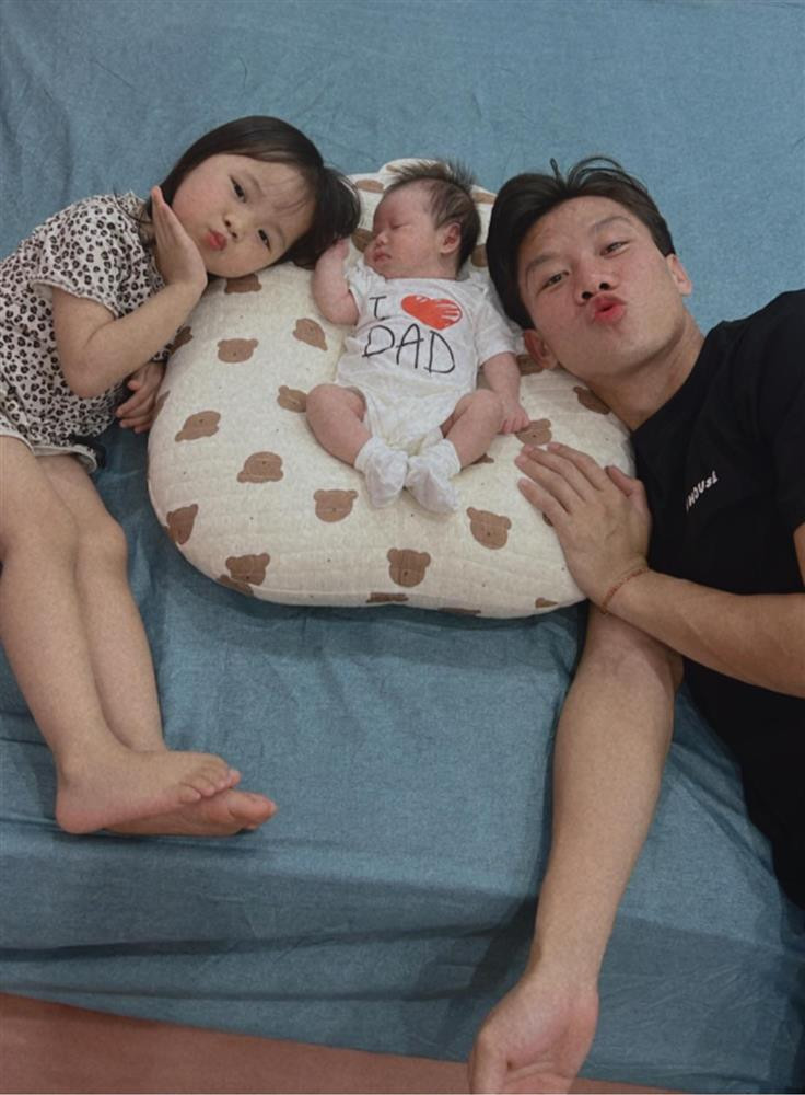 Ngoại hình cưng xỉu ái nữ thứ 2 nhà Hải "Quế" và vợ Hoa khôi - Hình 4 Ngoai hinh cung xiu ai nu thu 2 nha Hai