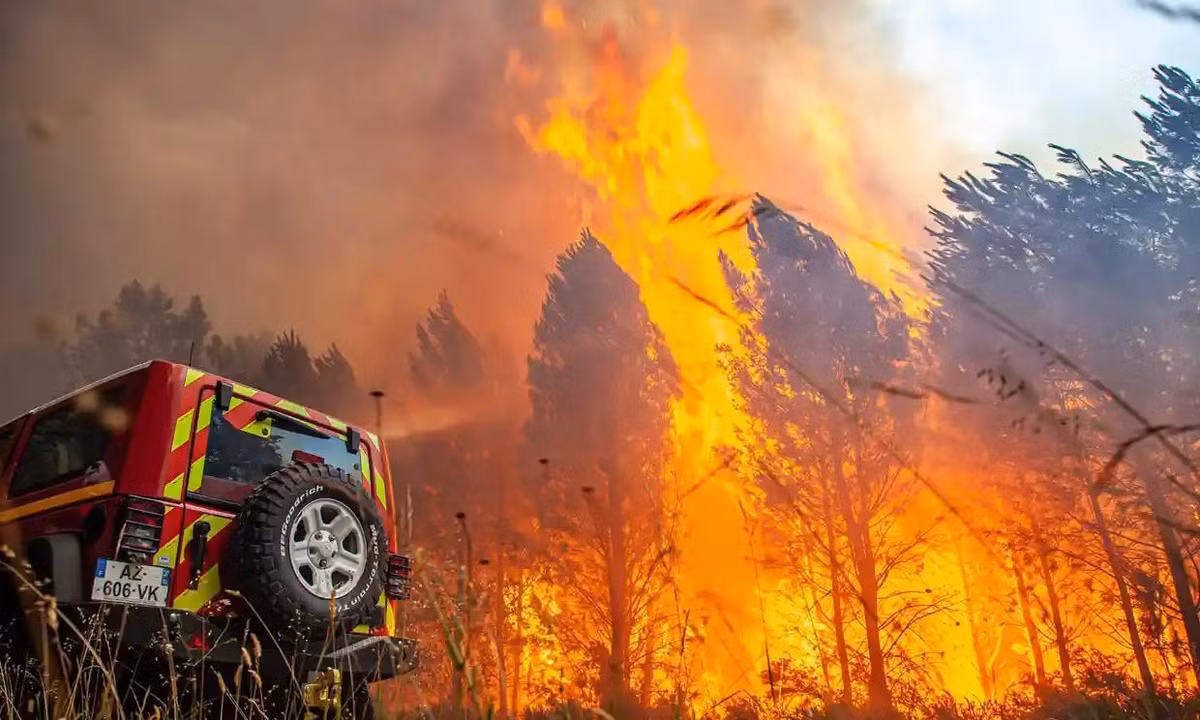 Tây Âu bốc cháy: 238 người chết vì nóng, 15.000 người sơ tán Tay Au boc chay: 238 nguoi chet vi nong, 15.000 nguoi so tan