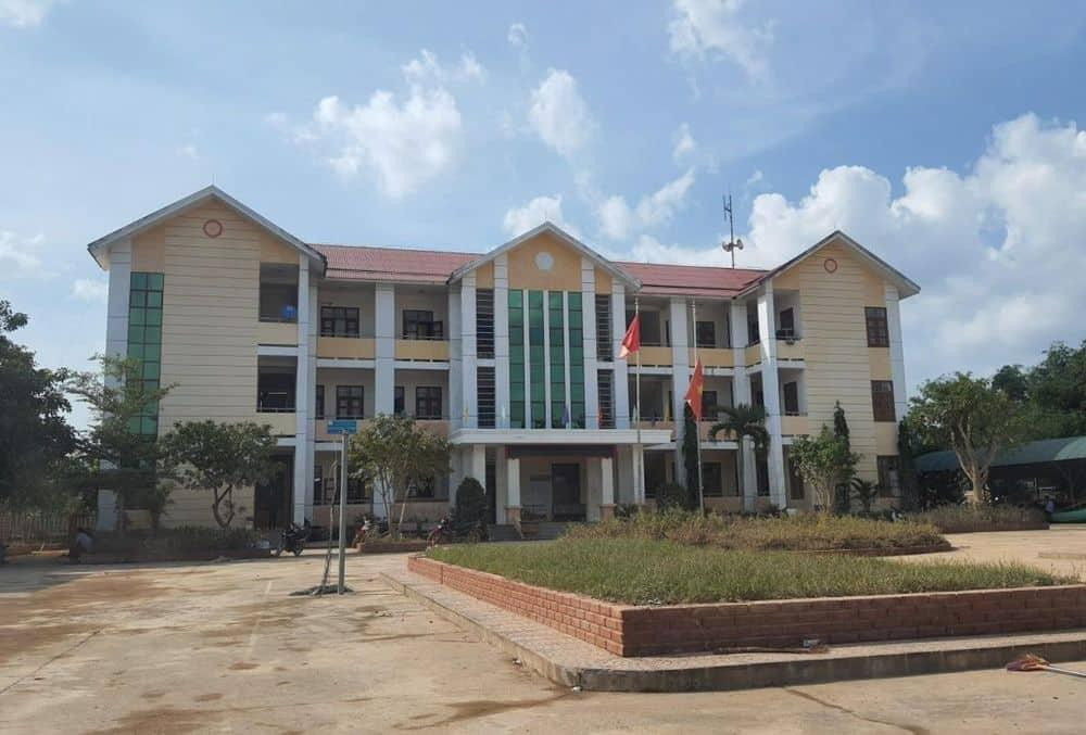 Bí thư xã bỏ nhiệm sở vì vướng nợ nần bị khai trừ khỏi Đảng Bi thu xa bo nhiem so vi vuong no nan bi khai tru khoi Dang