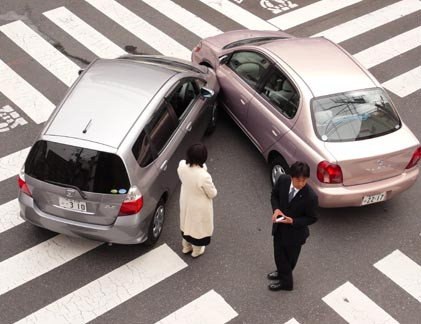 Về sức khỏe: Những người sinh ngày 12/4 sẽ có cơ thể khỏe mạnh. Tuy nhiên, bạn có khả năng gặp một vài sự cố, tai nạn khi tham gia giao thông. Khi bước sang tuổi trung niên, bạn có nguy cơ mắc bệnh về tim mạch. Bạn là người yêu quý động vật nhưng chúng có thể là tác nhân khiến bạn mắc một số bệnh. Do đó, bạn hãy suy nghĩ cẩn thận trước khi quyết định nuôi thú cưng.
