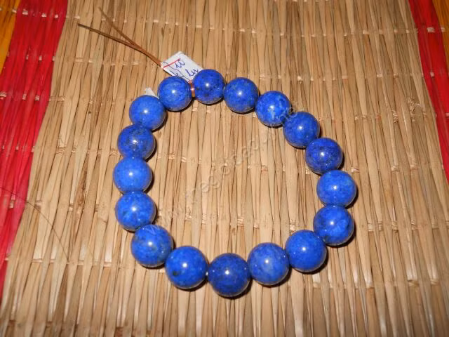 Loại đá quý hợp vận với người sinh ngày 8/4 là sapphire xanh, đá Lapis Lazuli – được gọi là tinh thể đến từ thiên đường (trong ảnh) và đá thạch anh tím.