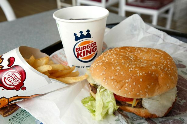 Burger King đã đưa ra một chiến dịch quảng cáo đúng ngày 1/4/1998. Quảng cáo này cho biết, hãng chuẩn bị tung ra một sản phẩm mới: Hamburger cho người thuận tay trái. Thành phần của chiếc hamburger này giống như bình thường nhưng gia vị sẽ đảo ngược 180 độ để phù hợp với người thuận tay trái. Sau khi chiến dịch quảng cáo được tung ra, hàng ngàn khách hàng đã kéo đến Burger King để yêu cầu loại hamburger mới, trong khi đó rất nhiều người khác yêu cầu một phiên bản tương tự cho người thuận tay phải.