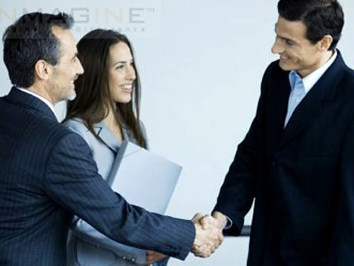 Về nghề nghiệp: Người sinh ngày 9/4 rất hợp với lĩnh vực kinh doanh, công nghiệp. Bạn sẽ làm tốt công việc cho dù ở trong môi trường tư nhân hay chính phủ.