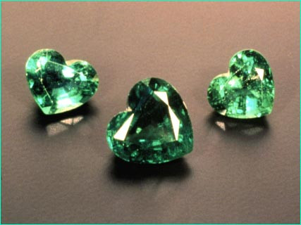 Loại đá quý hợp vận với người sinh ngày 14/4 là Emerald (ngọc lục bảo), đá Aquamarine và ngọc bích.