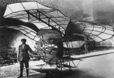 Wenham và Browning là các kỹ sư hàng không nước Anh đi tiên phong trong việc xây dựng và thử nghiệm các đường hầm gió đầu tiên trong lịch sử cũng như dòng khí ở cánh máy bay và các đối tượng khác vào năm 1871. Ngày nay, phát minh đó vô cùng hữu hiệu trong các nhà thiết kế trang thiết bị máy bay.