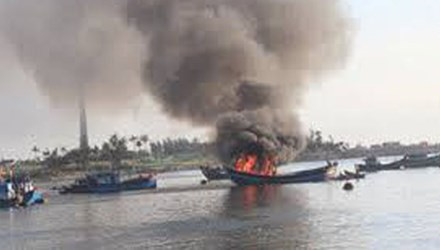 Ảnh minh họa vụ nổ tàu cá trên biển, khiến 3 người mất tích.