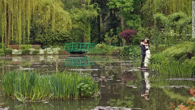 Vườn Monet nằm ở Pháp là một trong những khu vườn đẹp nhất thế giới. Họa sĩ nổi tiếng người Pháp Claude Monet đã mua một ngôi nhà ở làng Giverny vào năm 1890 và sau đó tạo ra khu vườn mang tên mình. Chính nơi đây đã khơi nguồn cảm hứng sáng tạo cho những bức vẽ đỉnh cao của ông.